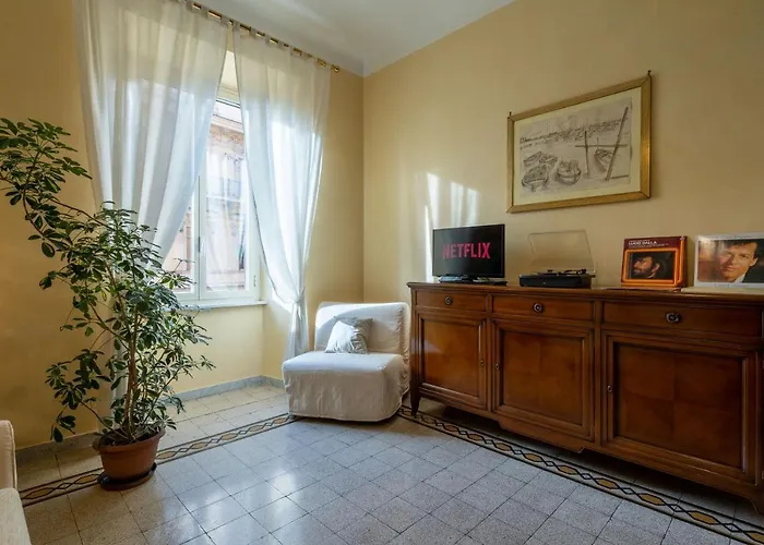 Ampio Con Vinili In Centro Storico *